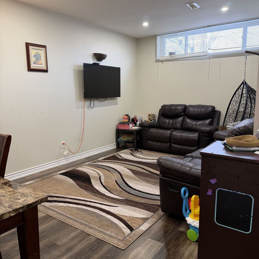 For Lease - 25 Par Avenue, Toronto, Ontario - Photo 1