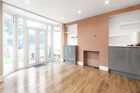 Hillside Gardens, Barnet - Photo 2