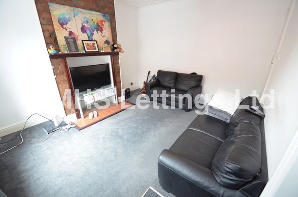 2 Bedroom Mid Terraced House for rent in Harold Street - Photo 1