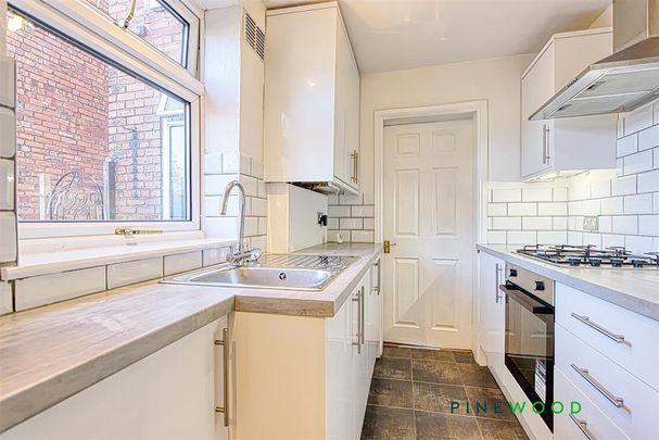 2 bedroom end of terrace house to rent - Photo 1