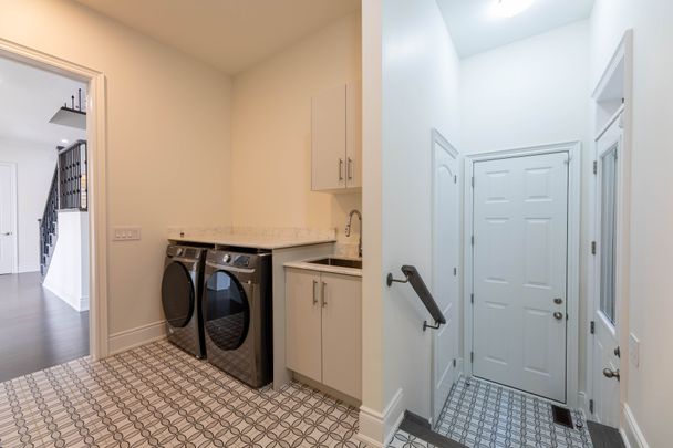 For Lease - 92 APPLEYARD Avenue, Vaughan, Ontario - Photo 1