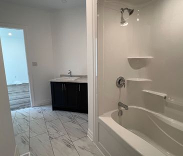 For Lease - 7532 Splendour Drive Unit# Main, Niagara Falls, Ontario - Photo 2