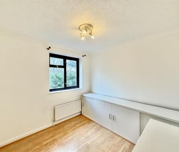 4 bedroom semi-detached house to rent - Photo 6