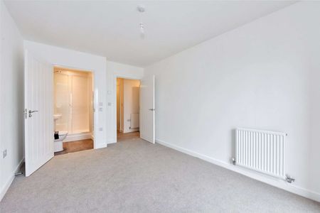 A modern and spacious two bedroom apartment in a Bellway Homes development with off-street parking in Taplow. - Photo 4