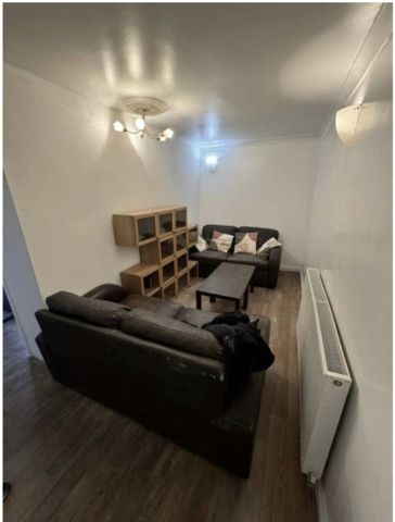 Room in a Shared House, Strathdon Drive, SW17 - Photo 5