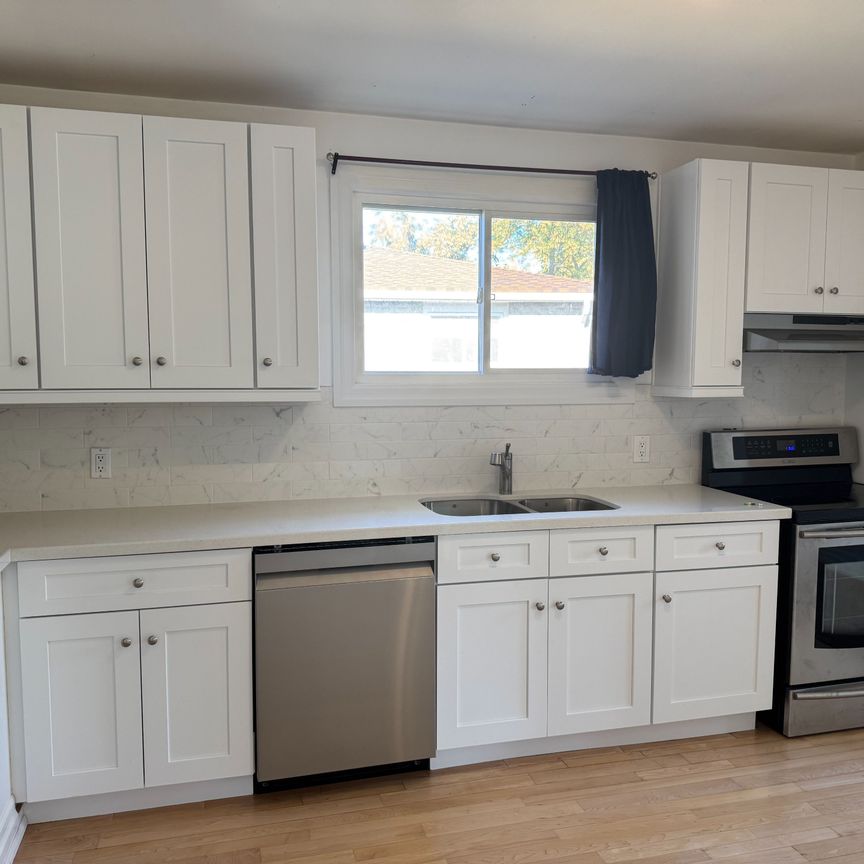 For Lease - 37 Ondrey Street, Bradford West Gwillimbury, Ontario - Photo 1