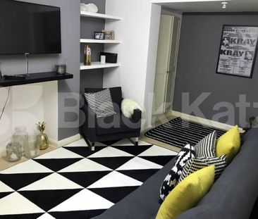 Self-contained studio located in Hackney inclusive of heating and h... - Photo 2