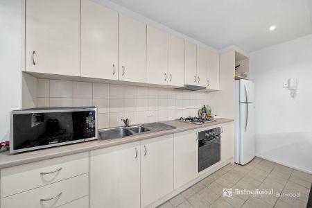2-Bedroom Apartment Opposite Deakin University - Photo 5