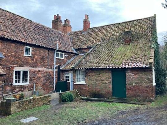 We are delighted to launch this well presented three bedroom cottage which is available now. The property is located on the Morton Hall Estate in the county of - Photo 1