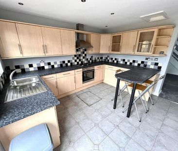 3 bedroom semi-detached house to rent - Photo 6