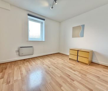 Waterloo Road, Stalybridge - Photo 1