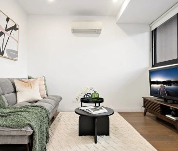 Modern 1-Bedroom Apartment in the Heart of Essendon - Photo 1