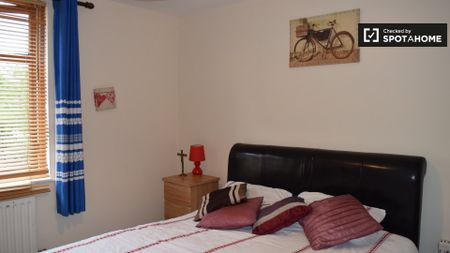 Room to rent in 3-bedroom house in Clonsilla, Dublin - Photo 4