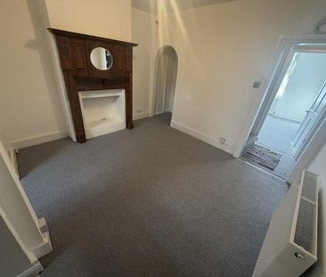 2 bedroom semi-detached house to rent - Photo 5