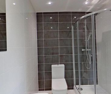 3 bedroom flat to rent - Photo 5