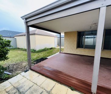 3 Bedroom 2 Bathroom Home in Eglington - Photo 2