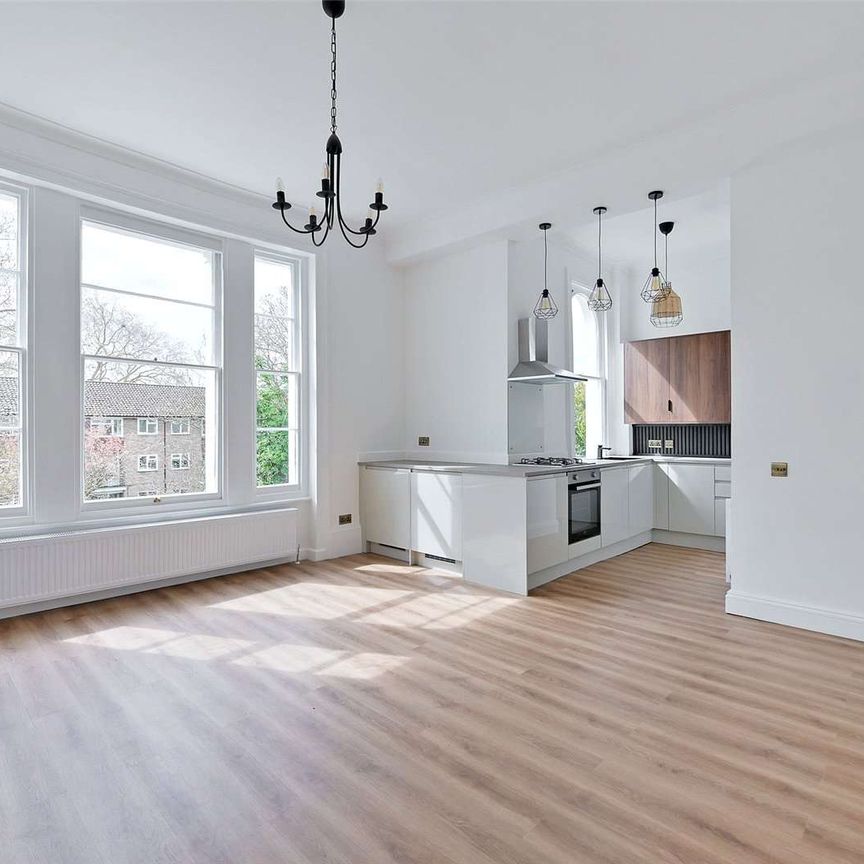 A spacious and light two bedroom apartment with wonderful high ceilings and off-street parking. - Photo 1