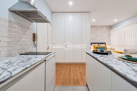 Apartamento Charme - Exclusividade e Conforto Junto ao Metro dos Combatentes - Photo 2