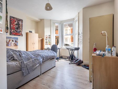 3 bedroom flat to rent - Photo 3