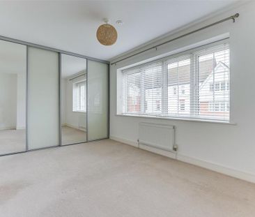 3 bedroom end of terrace house to rent - Photo 4