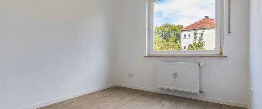 MODERNISIERTE ERDGESCHOSSWOHNUNG MIT WESTTERRASSE, GARTEN UND GARAGE - Photo 1