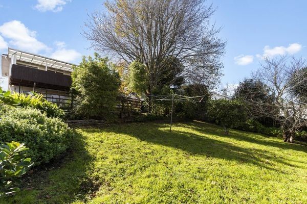 Charming 2 BR + 1 STUDY Birkdale Retreat w/ Garden - Photo 1