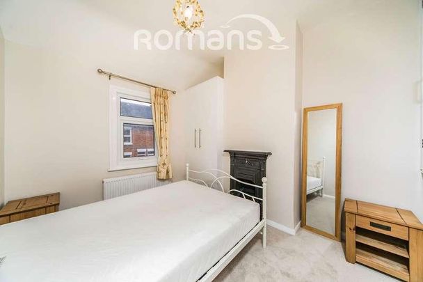 Blenheim Gardens, Reading, RG1 - Photo 1