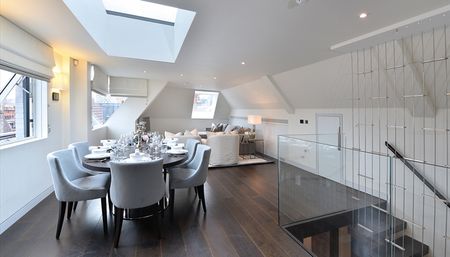 Stunning Two-Bedroom Duplex Apartment in Mayfair, London W1K - Photo 4