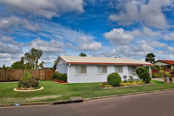 19 Doncaster Way, Mount Louisa - Photo 1