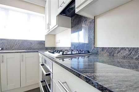 Severn Drive, Enfield, EN1 - Photo 2