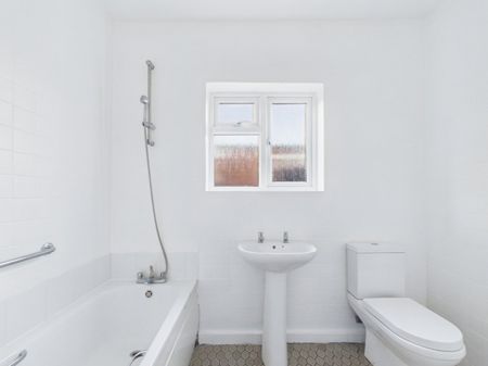 Hyceia, Hampton Lane, Hanworth,TW13 - Photo 4