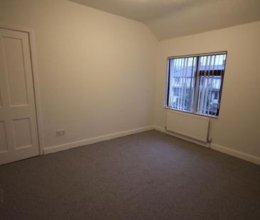 28 Twaddell Avenue, Belfast, BT13 3LE - Photo 3