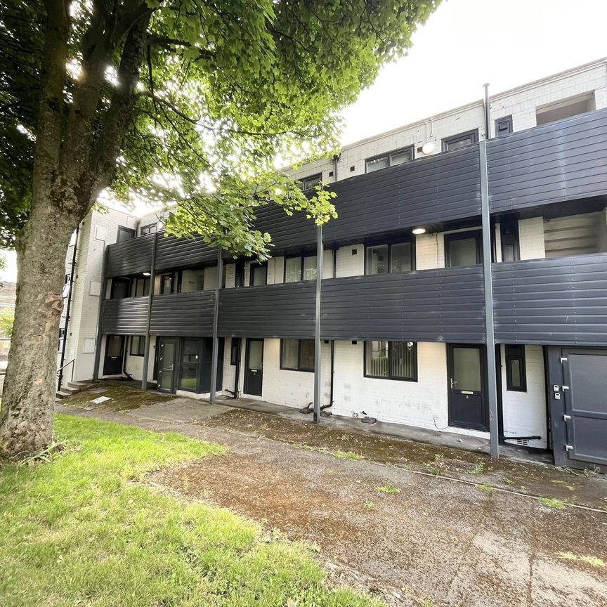 West Parade Flats, Halifax - Photo 1