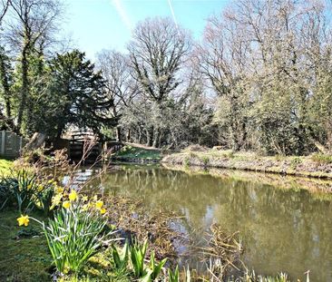 Roslyn Court, Woking, Surrey, GU21 - Photo 3