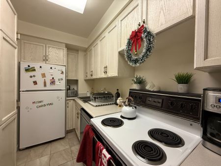 For Lease - 284 Bloor Street Unit# 506, Toronto, Ontario - Photo 5