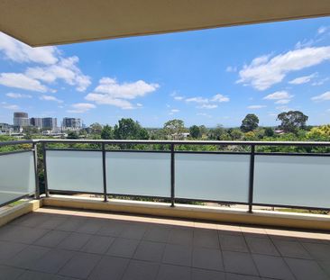 Contemporary And Spacious Apartment, Excellent Location - Close to ... - Photo 3