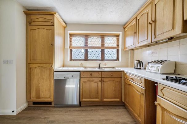 5 bedroom detached house to rent - Photo 1