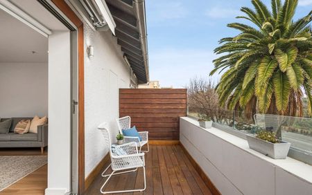 TOTALLY RENOVATED EXECUTIVE APARTMENT WITH SEPARATE HOME OFFICE - Photo 4