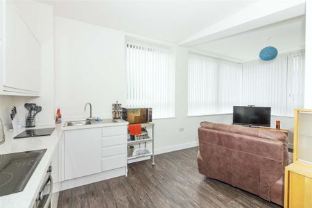 2 bedroom flat to rent - Photo 2