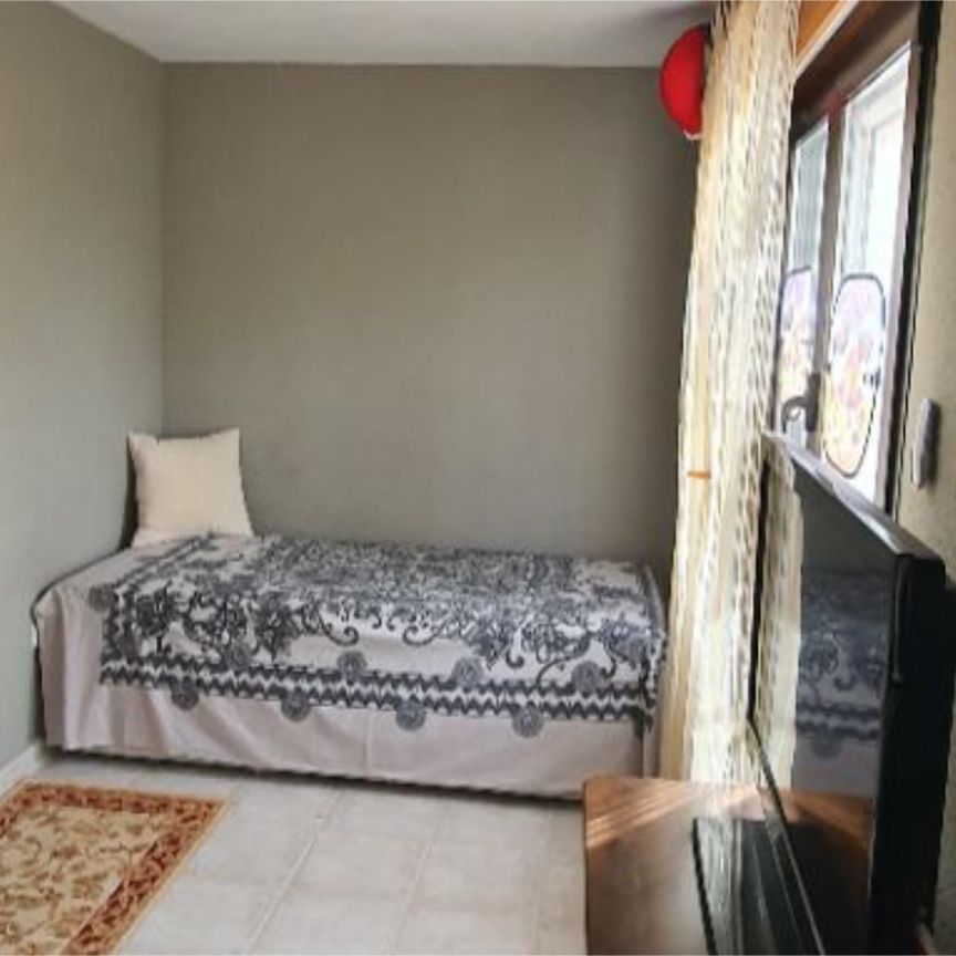 Piso de alquiler en Carrer Costa Rica, 35, Coloma - Photo 1