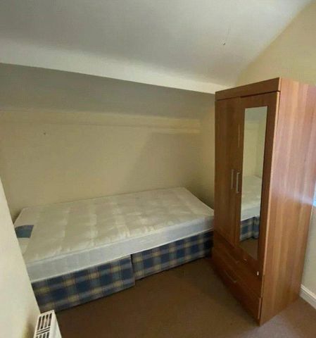 4 bedroom apartment to rent - Photo 3