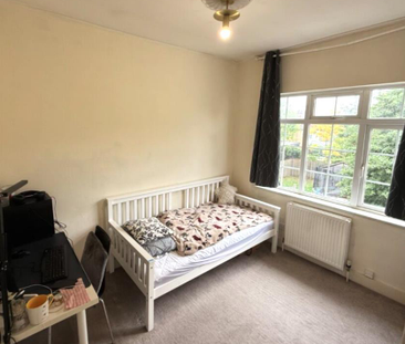 4 bedroom semi-detached house to rent - Photo 5