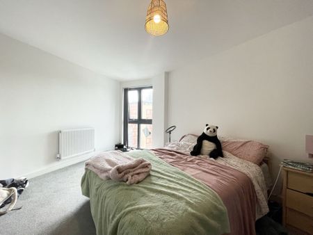 1 Bedroom Apartment - Photo 2