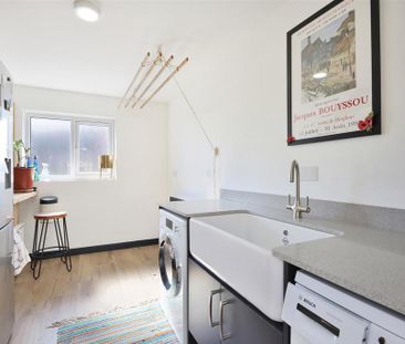 4 bedroom detached house to rent - Photo 6