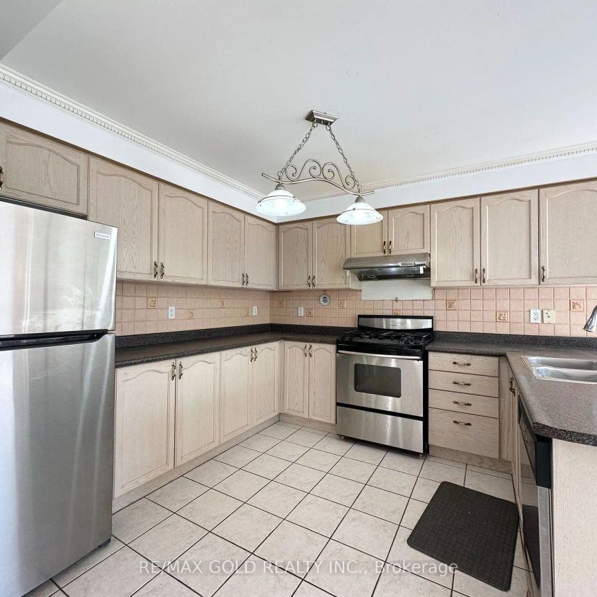 Detached Home For Lease | W9053645 - Photo 1