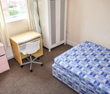 4 bedroom terraced house to rent - Photo 4