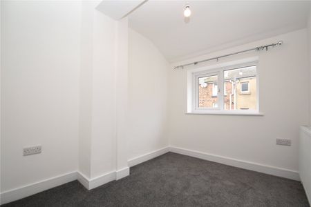 4 bed terraced house to rent in Clark Street, Scarborough, YO12 - Photo 2