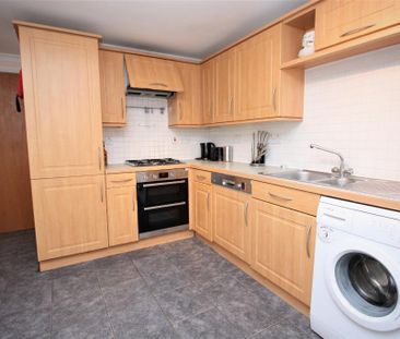 3 bedroom flat to rent - Photo 6