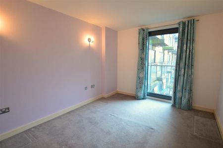 2 bedroom flat to rent - Photo 3