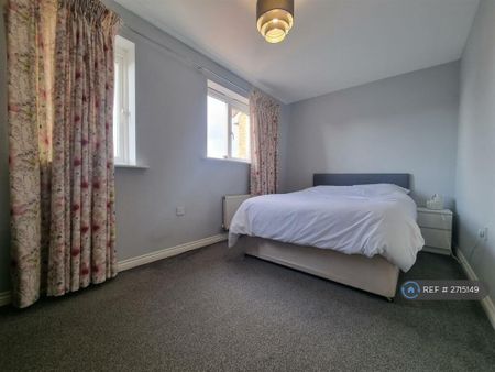 3 bedroom terraced house to rent - Photo 5
